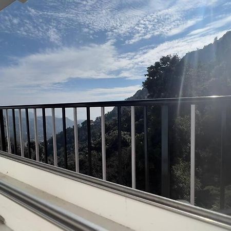 100 Stairs Holiday Home Масурі Екстер'єр фото