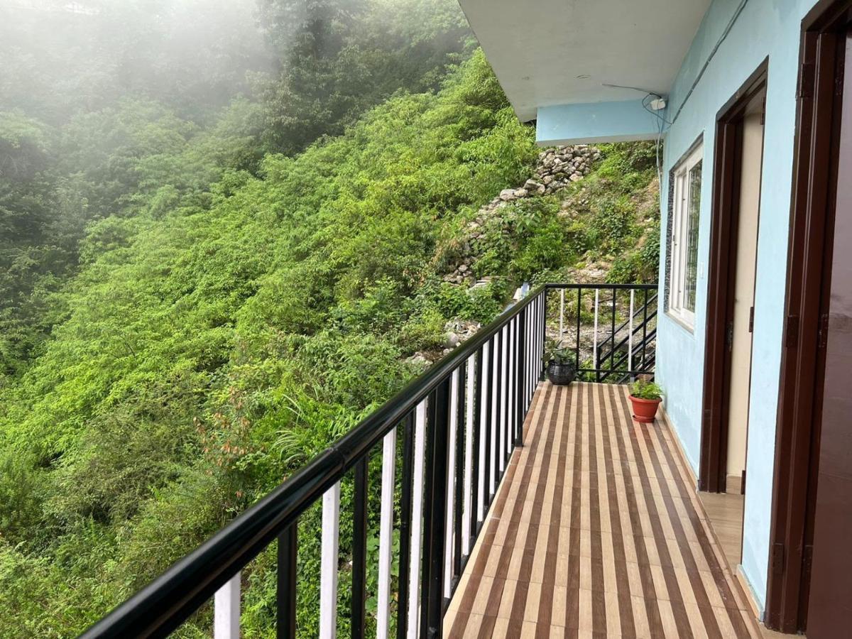 100 Stairs Holiday Home Масурі Екстер'єр фото