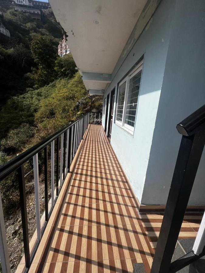 100 Stairs Holiday Home Масурі Екстер'єр фото