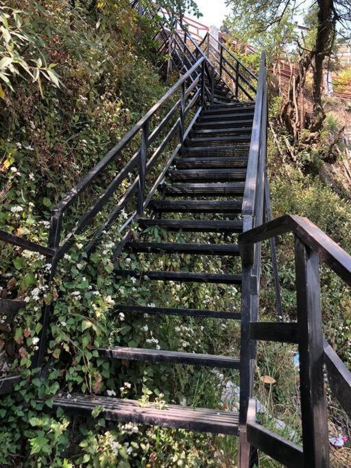 100 Stairs Holiday Home Масурі Екстер'єр фото