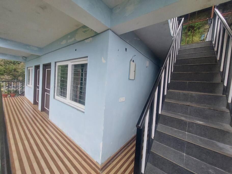 100 Stairs Holiday Home Масурі Екстер'єр фото